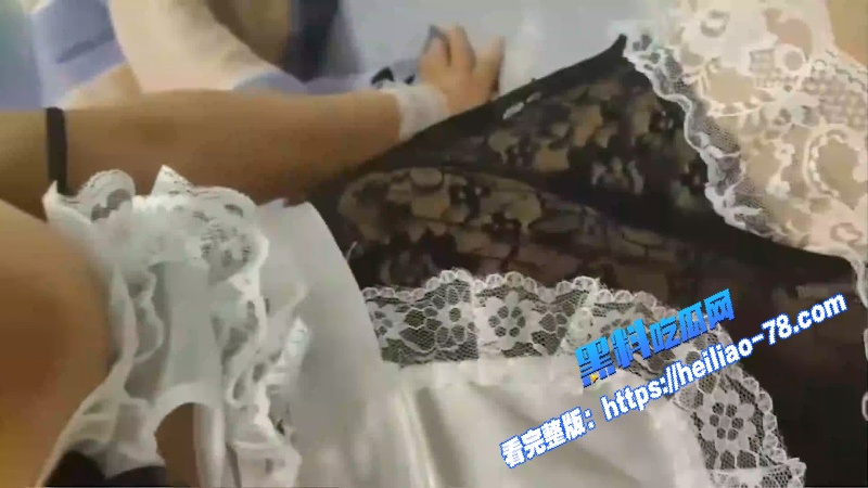 家庭乱伦 老公阳痿让她饥渴难耐 主动勾引公公无套肛交内射 各种姿势齐上阵玩得花图1