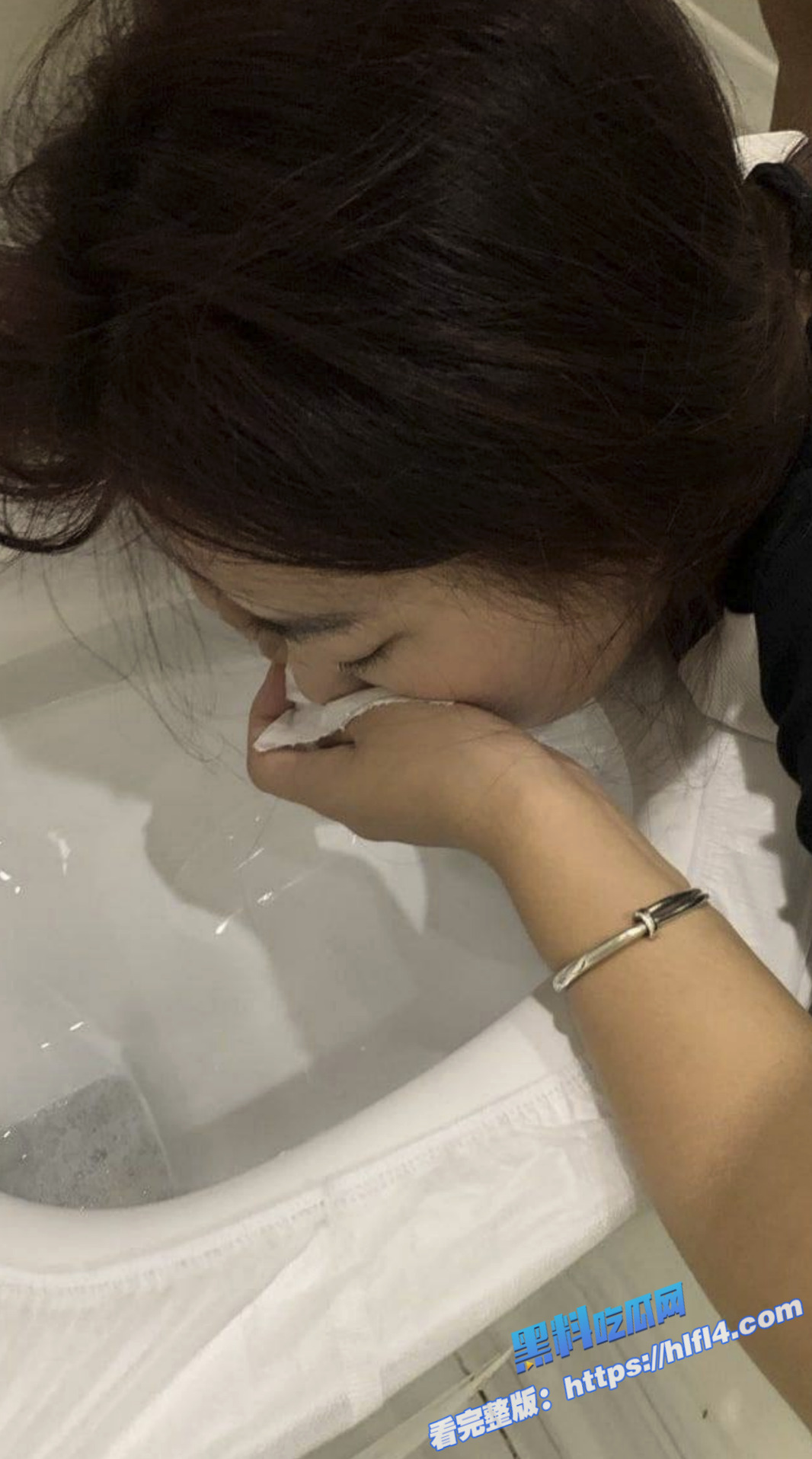 江苏南京舞蹈系校花 王雨萌 被富二代调教成泄欲肉便器 舔屁眼和吃鸡吧服务特别到位！1