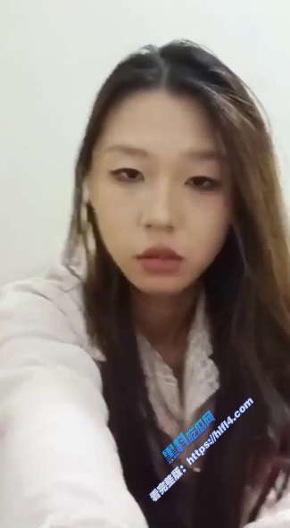 广东02年高颜值美女 曾静雯 裸贷无力偿还 自拍洗澡抠穴自慰抵押视频！ 图1