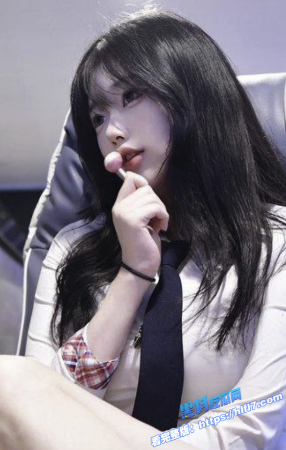 韩国高颜值反差少女 自慰抠逼骚得没边 嫩穴粉得滴水 手指插进去扣得呻吟连连！1