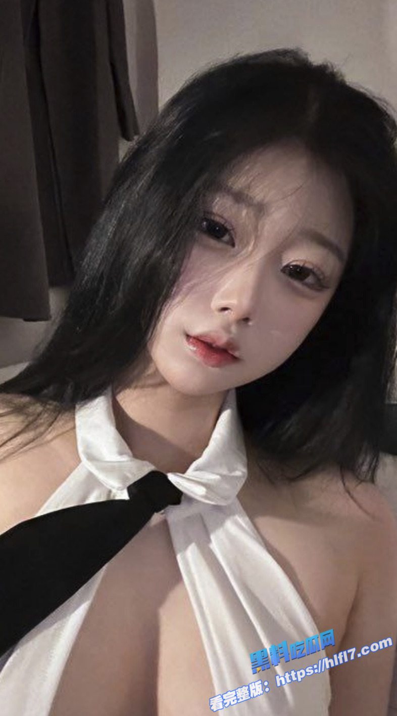 韩国高颜值反差少女 自慰抠逼骚得没边 嫩穴粉得滴水 手指插进去扣得呻吟连连！2
