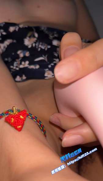极品漂亮女大学生与男朋友的日常泄密！ 露脸和男友日常做爱 被插颜神迷离好迷人！ 图4