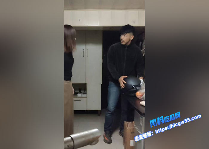 伪娘阿红色诱猛男第一期 出租屋内狂野缠绵 阿红深喉直男巨根 被猛操到高潮连连4