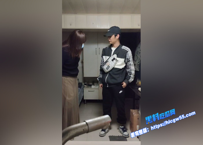伪娘阿红色诱猛男第一期 出租屋内狂野缠绵 阿红深喉直男巨根 被猛操到高潮连连9