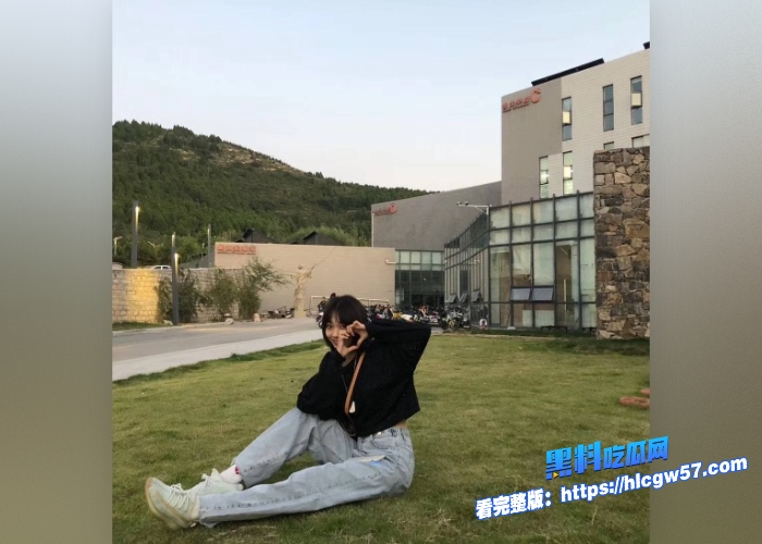 金主重金定制泄密流出高颜值艺校舞蹈系美女宿舍一字马全裸展示淫声喘息疯狂自慰 图1 金主重金定制泄密流出高颜值艺校舞蹈系美女宿舍一字马全裸展示淫声喘息疯狂自慰 图1