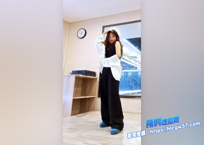 金主重金定制泄密流出高颜值艺校舞蹈系美女宿舍一字马全裸展示淫声喘息疯狂自慰 图5 金主重金定制泄密流出高颜值艺校舞蹈系美女宿舍一字马全裸展示淫声喘息疯狂自慰 图5