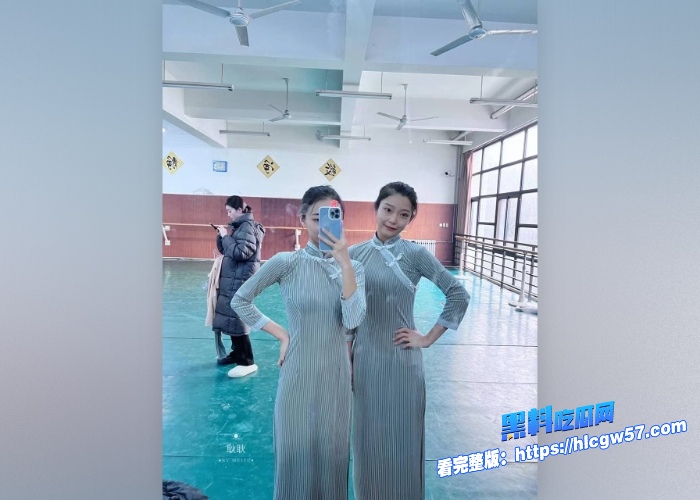 金主重金定制泄密流出高颜值艺校舞蹈系美女宿舍一字马全裸展示淫声喘息疯狂自慰 图6 金主重金定制泄密流出高颜值艺校舞蹈系美女宿舍一字马全裸展示淫声喘息疯狂自慰 图6