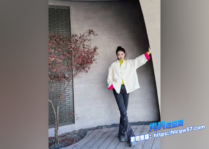 金主重金定制泄密流出高颜值艺校舞蹈系美女宿舍一字马全裸展示淫声喘息疯狂自慰 图9 金主重金定制泄密流出高颜值艺校舞蹈系美女宿舍一字马全裸展示淫声喘息疯狂自慰 图9