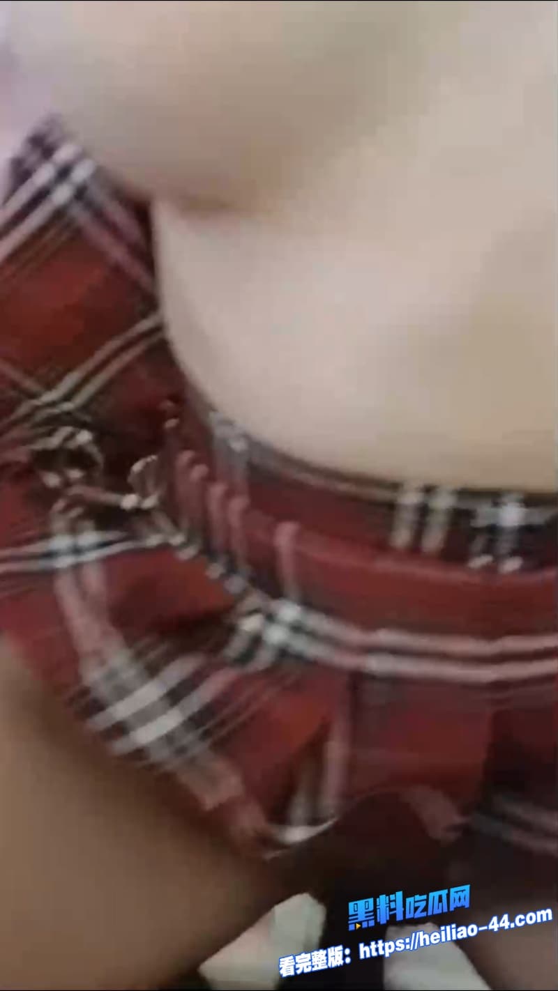 高颜值学姐与学弟出租屋做爱视频流出身穿黑丝JK被无套暴力打桩最后直接偷偷射进去9