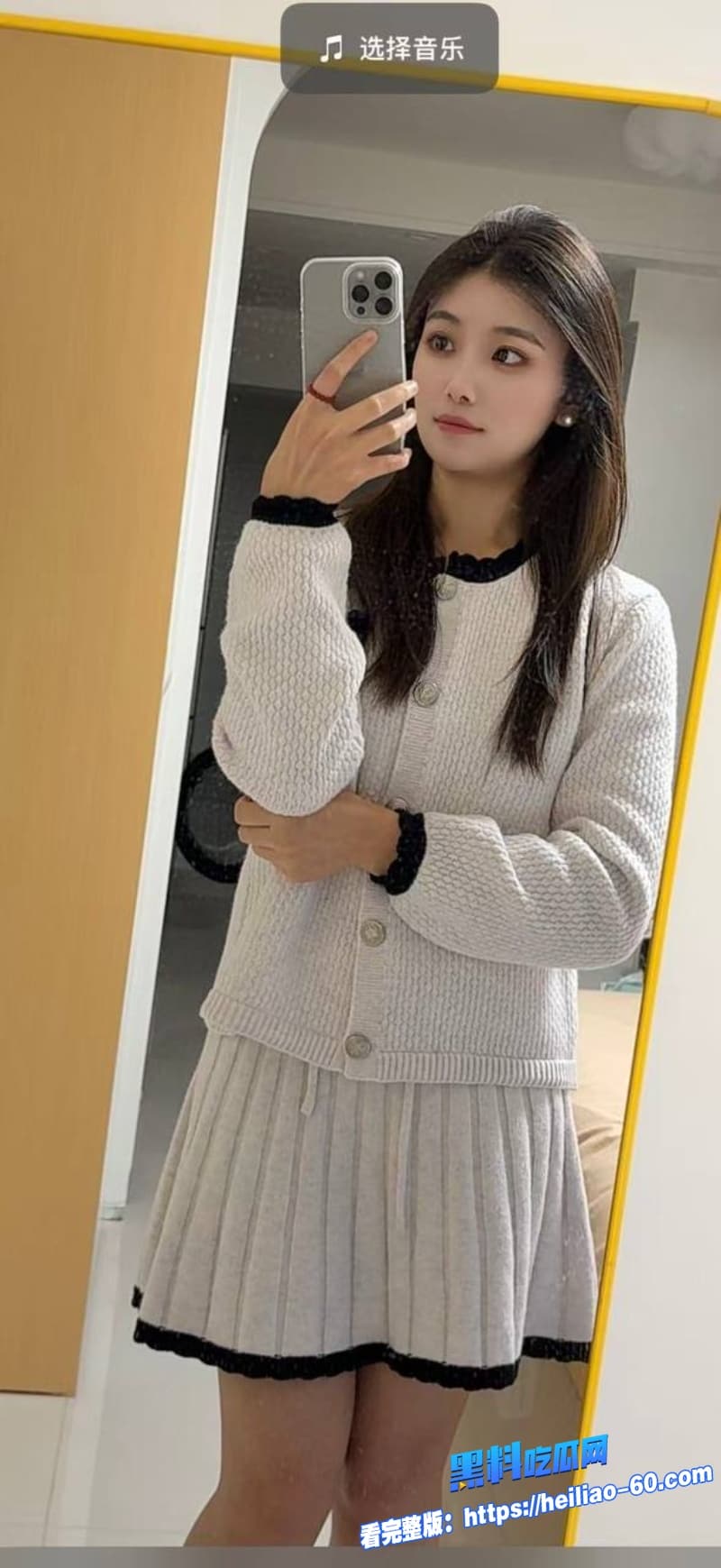 海角姐弟乱伦表姐玩大冒险输了被表弟沙发上无套后入爆操到白浆直流1 海角姐弟乱伦表姐玩大冒险输了被表弟沙发上无套后入爆操到白浆直流1