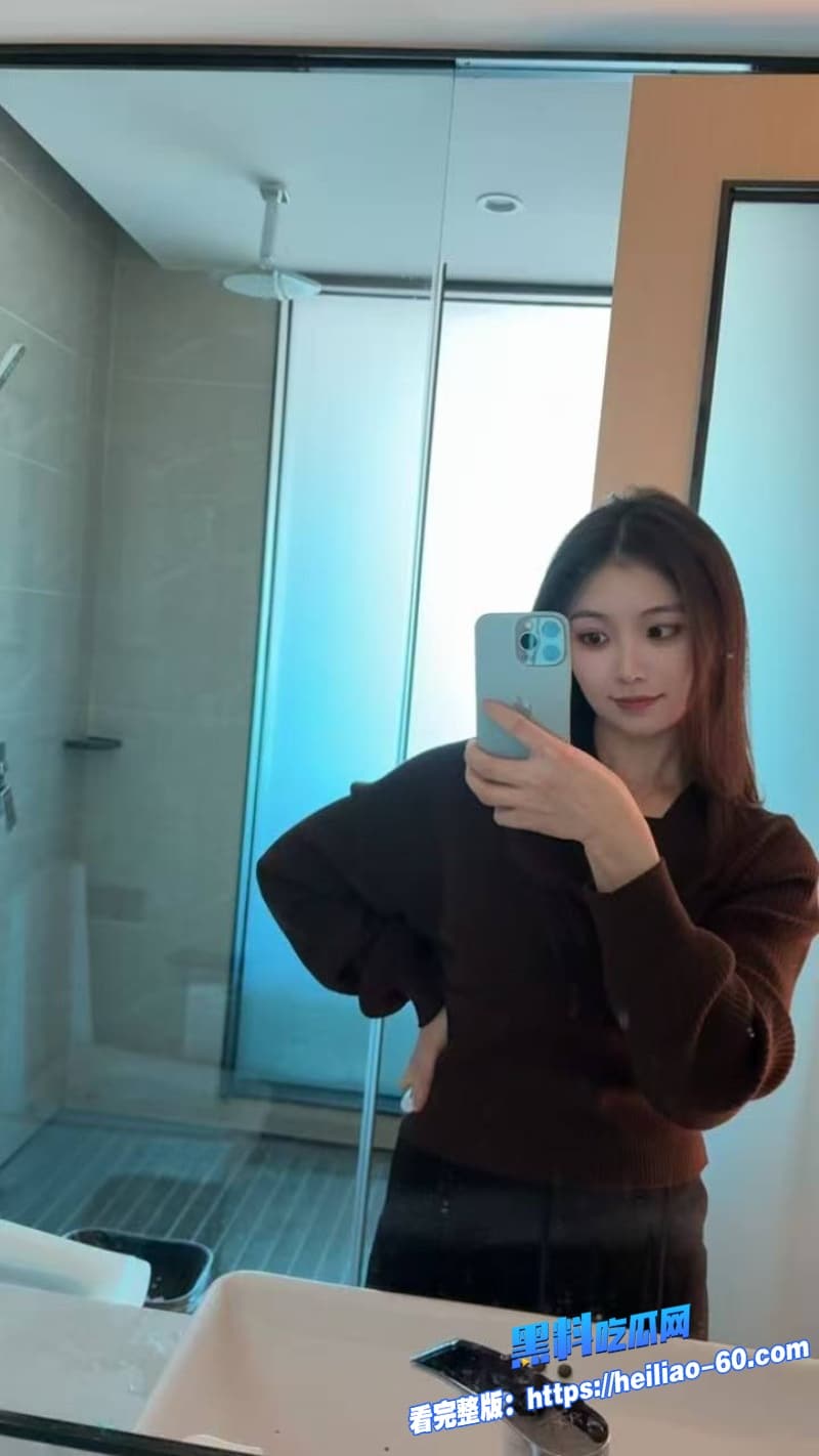 海角姐弟乱伦表姐玩大冒险输了被表弟沙发上无套后入爆操到白浆直流3 海角姐弟乱伦表姐玩大冒险输了被表弟沙发上无套后入爆操到白浆直流3