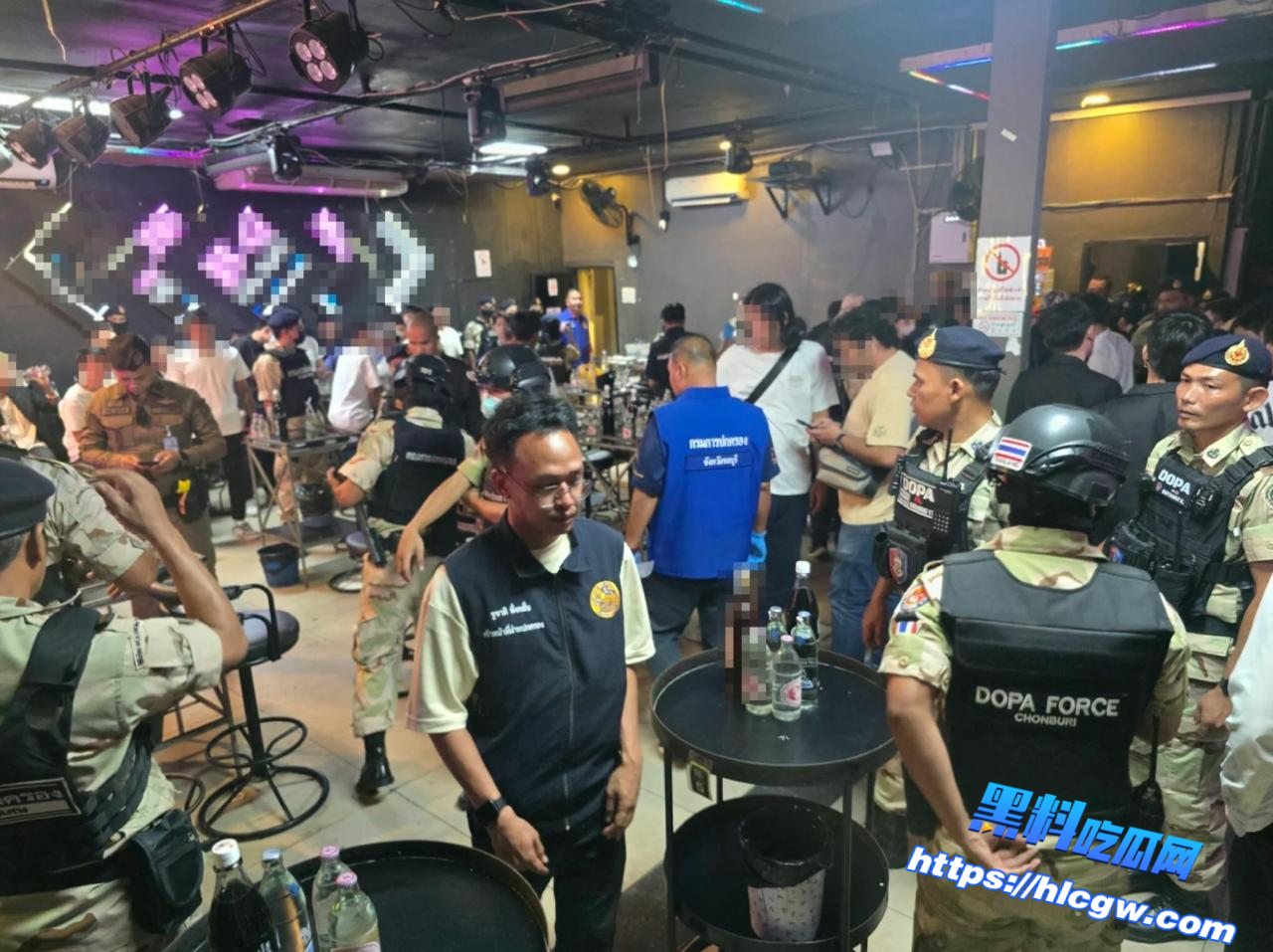 芭堤雅凌晨突袭夜店 18人尿液呈紫色 涉毒被捕03 芭堤雅凌晨突袭夜店 18人尿液呈紫色 涉毒被捕03