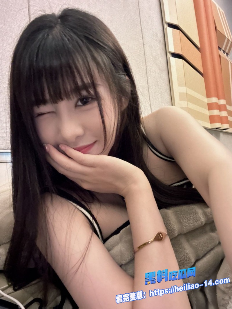 广西骚艳美少妇陈雪怡知三当三乖巧跪舔口交大鸡巴主动求操1