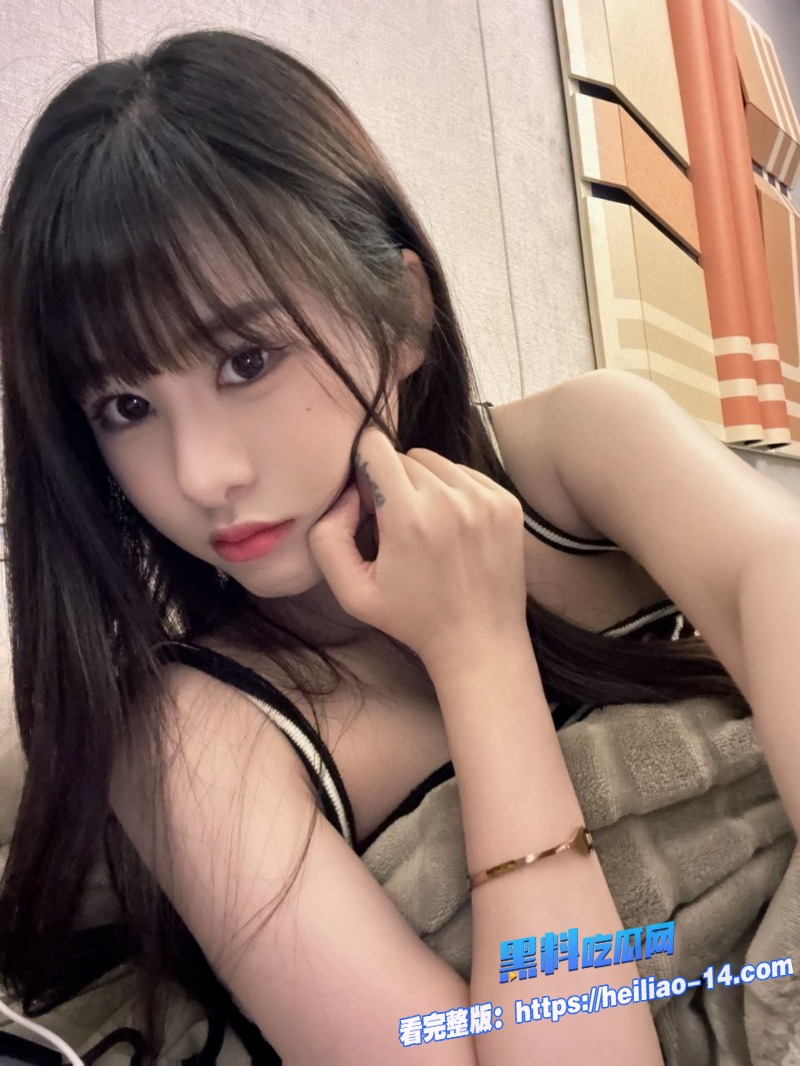 广西骚艳美少妇陈雪怡知三当三乖巧跪舔口交大鸡巴主动求操2