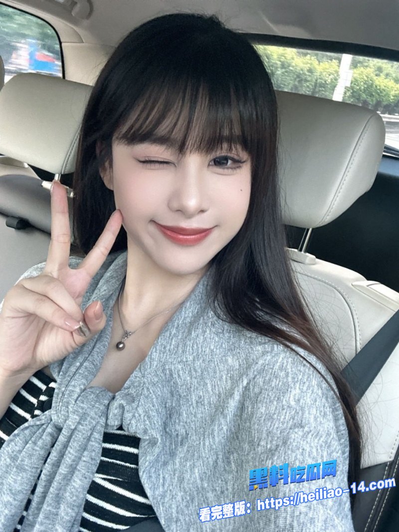 广西骚艳美少妇陈雪怡知三当三乖巧跪舔口交大鸡巴主动求操4