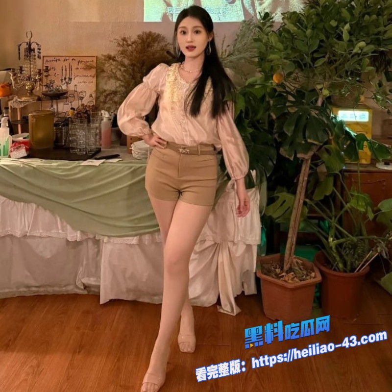 姐弟禁忌狂欢弟弟下班开房等姐姐包臀裙肉丝高跟极致诱惑直接开干3