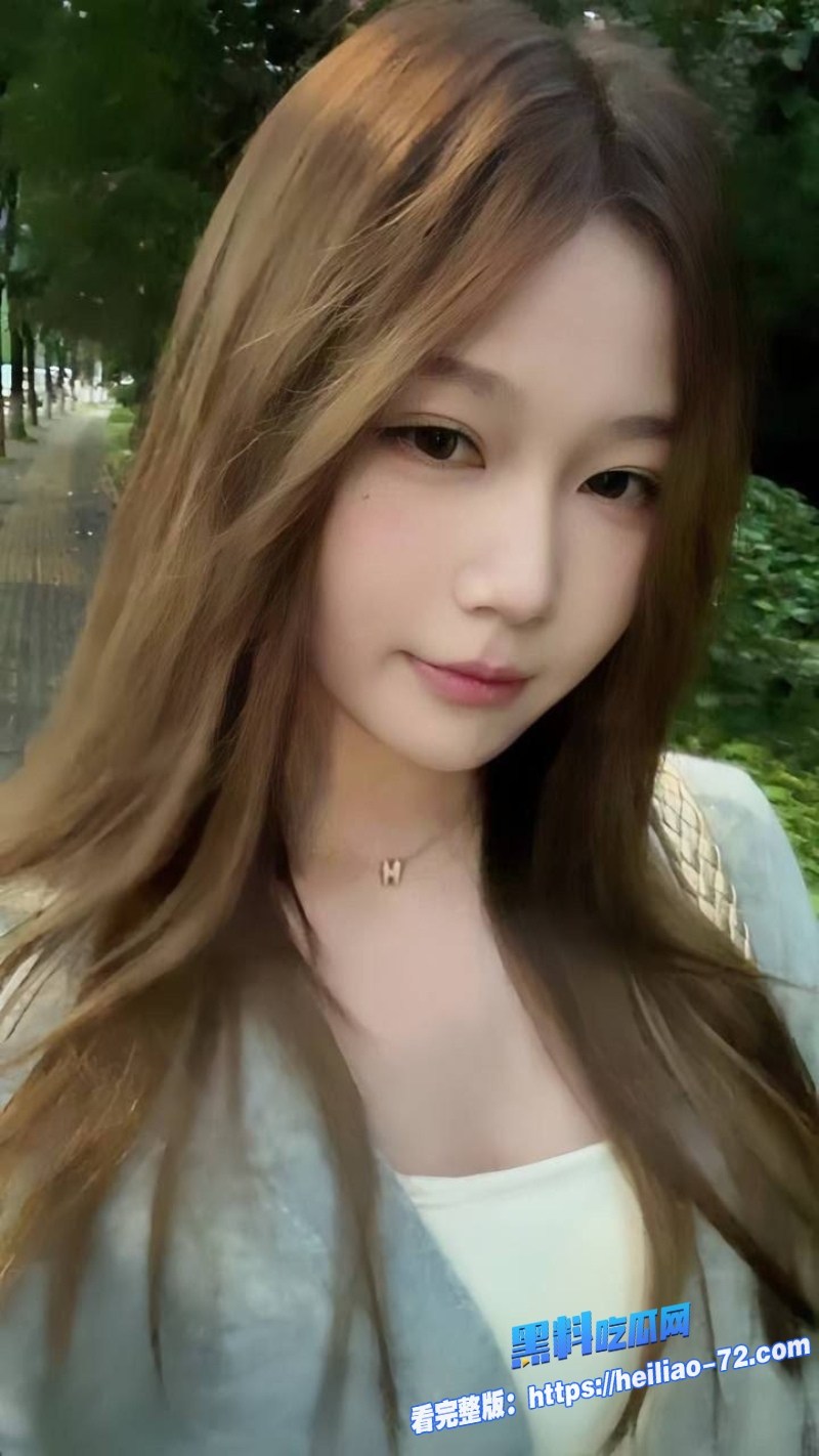长江师范学院李林恩下反差太狠戴眼镜温柔女友露脸狂舔鸡巴被中出内射2