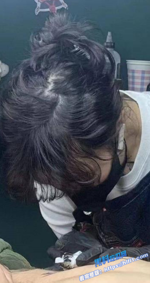 抖音 lee李李 纹身师店老板娘性爱视频流出 纹身三次就简单拿下！