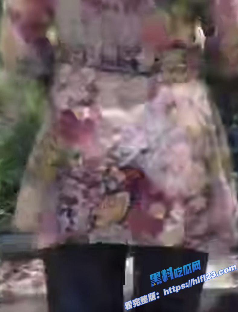 真实母子乱伦！我和儿子真实的乱伦故事之爬山变野战 无套后入老妈的大骚穴！1