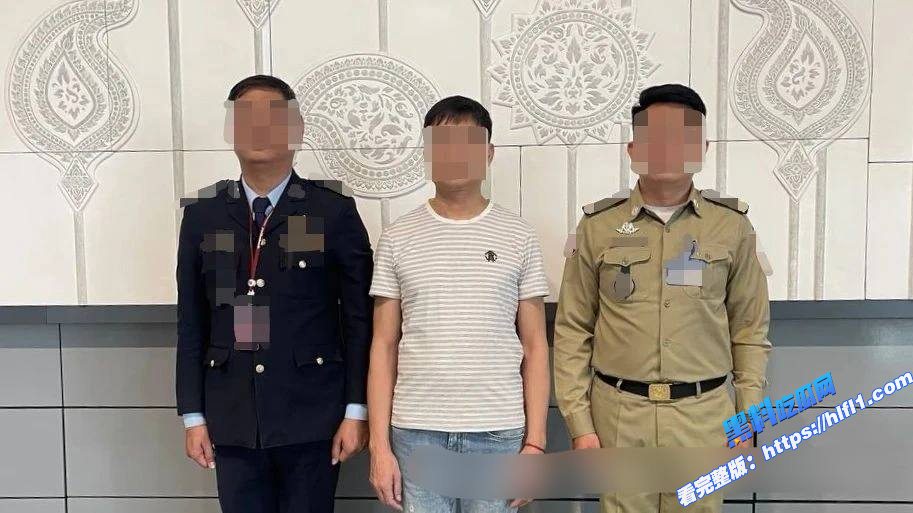 警方向中国警方移交两名逃犯01