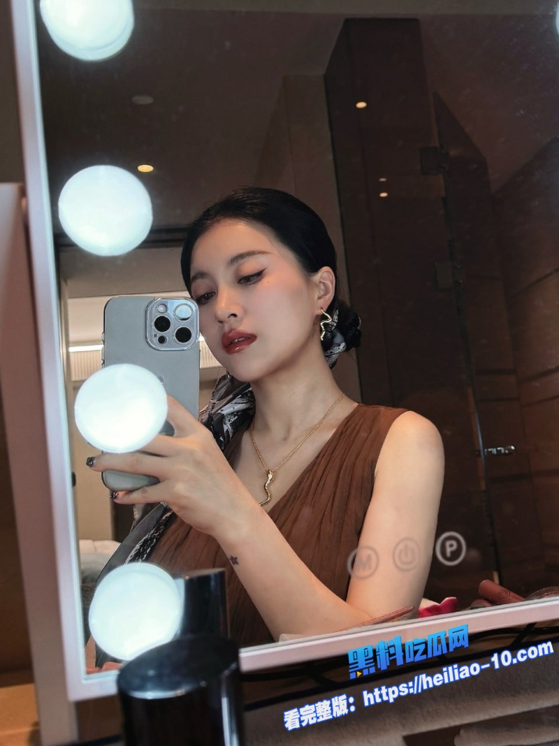 中国内地女歌手李嘉格离婚后高调晒新欢婚前与知名导演车澈出轨视频曝光2