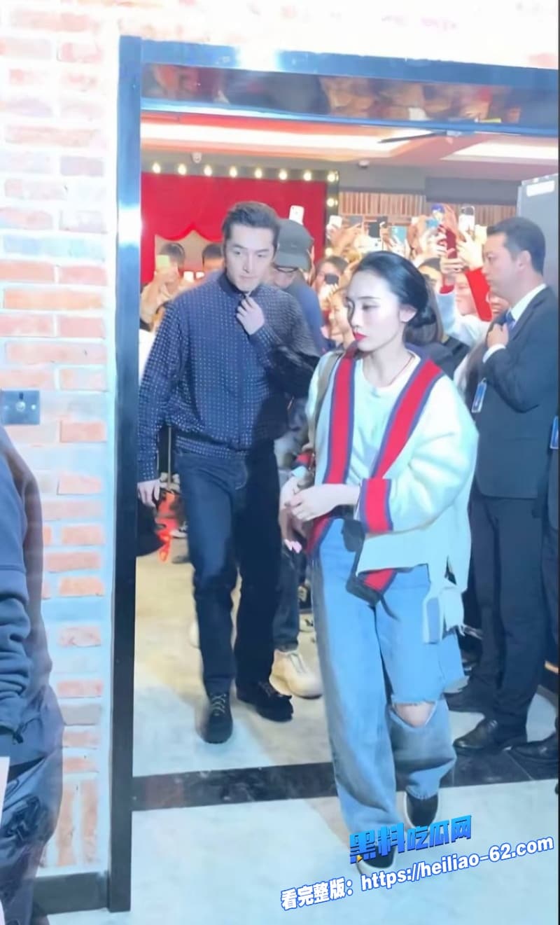 胡歌早年恋情大曝光初恋女友再曝更多聊骚细节狗仔挖早年暧昧书信劈腿朱丹脚踏两条船32