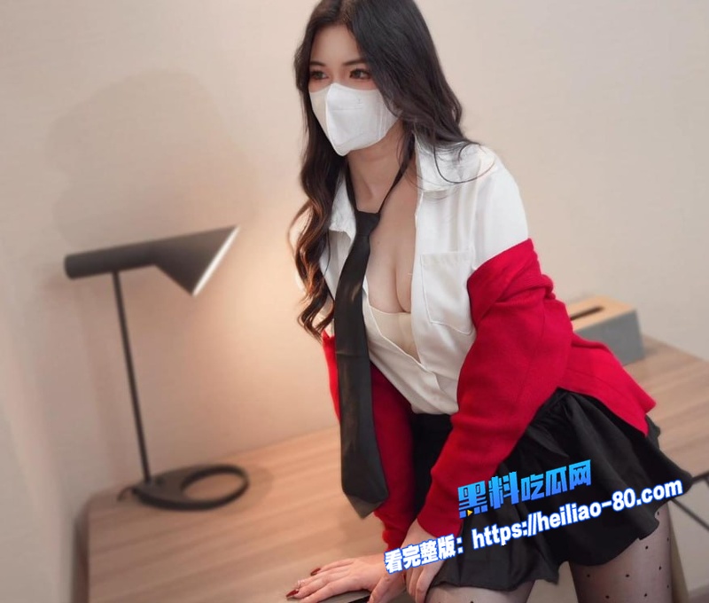 推特网红 狐不妖 化身JK学妹制服诱惑 高颜值白虎女神被猛操到浪叫不止 太骚太会玩了图9