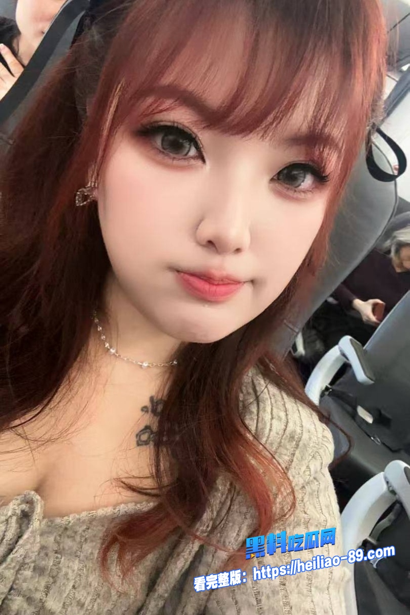 海角家庭乱伦 叔叔带亲侄女去酒店偷情 按摩棒疯狂调教骚穴 各种姿势轮番抽插嫩穴到高潮！1