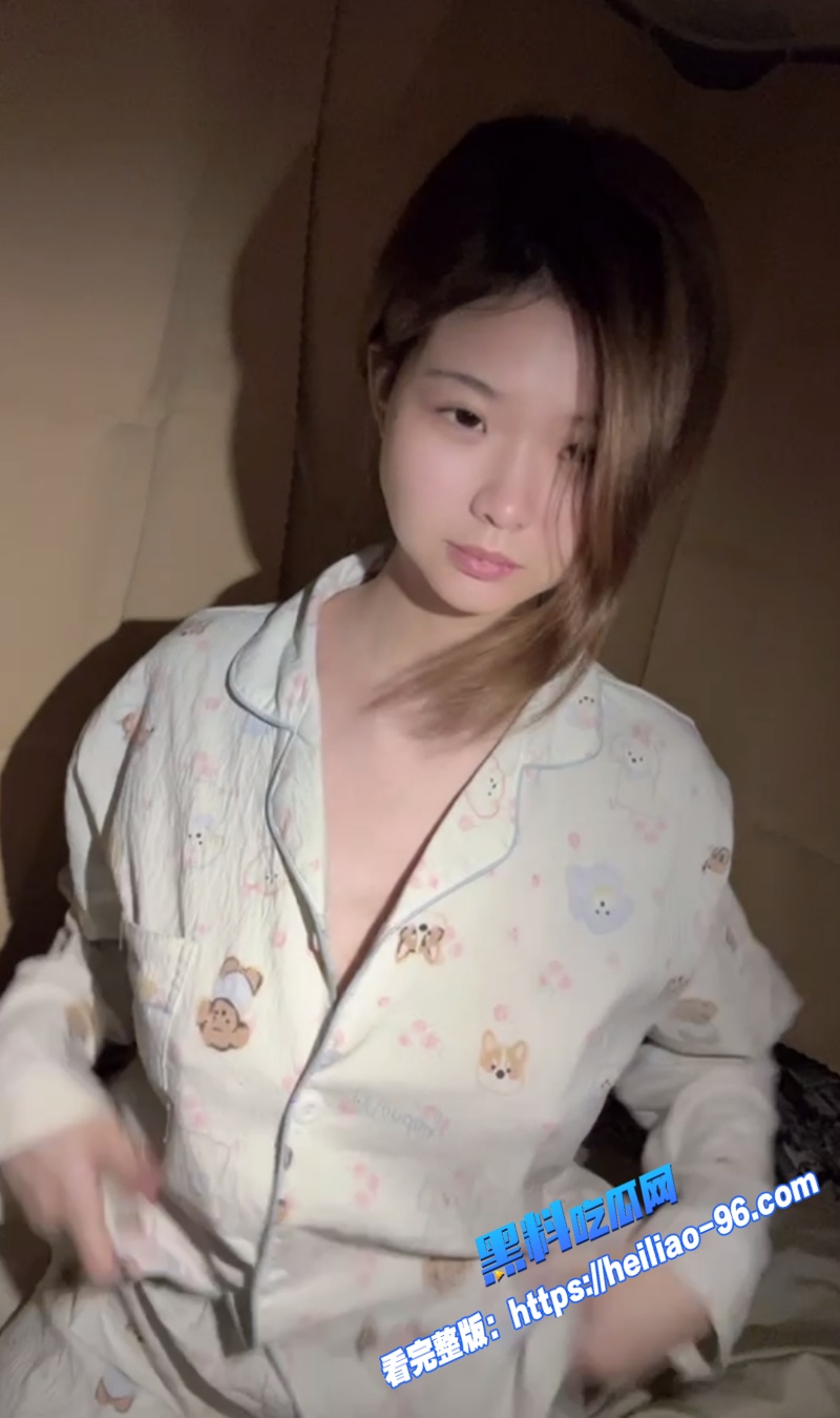 精神小妹下海实录童颜美乳姐妹花情趣制服直播自慰粉嫩小穴太骚太诱人3