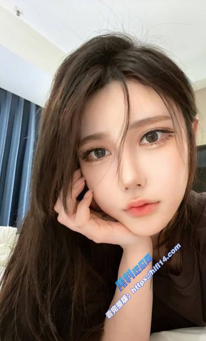 抖音55W粉丝反差婊 DJMILK 妹子颜值很高  一边挨操一边口交 还一边问你射了没！6