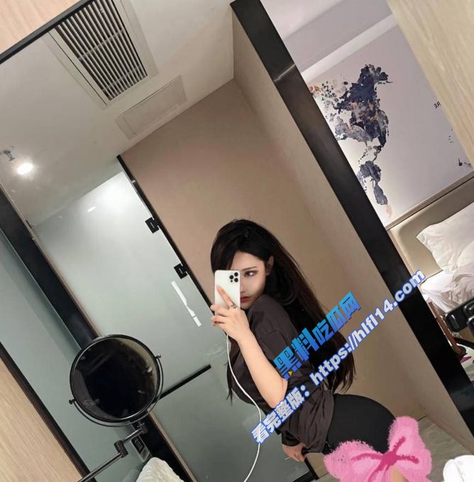 抖音55W粉丝反差婊 DJMILK 妹子颜值很高  一边挨操一边口交 还一边问你射了没！7