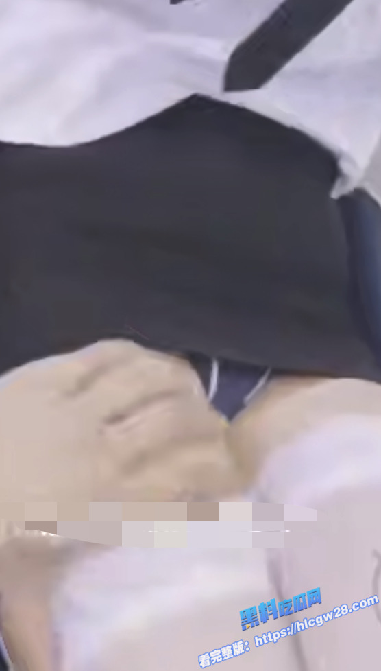真实兄妹乱伦！带妹妹去酒店找刺激 白丝ol职业装诱惑 忍不住爆操内射了妹妹！1