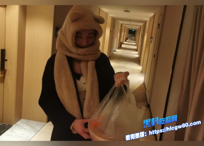 大连某企业少妇女高管新婚期间背着老公约操情人镜子前露脸怼拍暴力后入闭眼骑乘一脸享受肉棒顶到宫腔骚穴淫水直流5