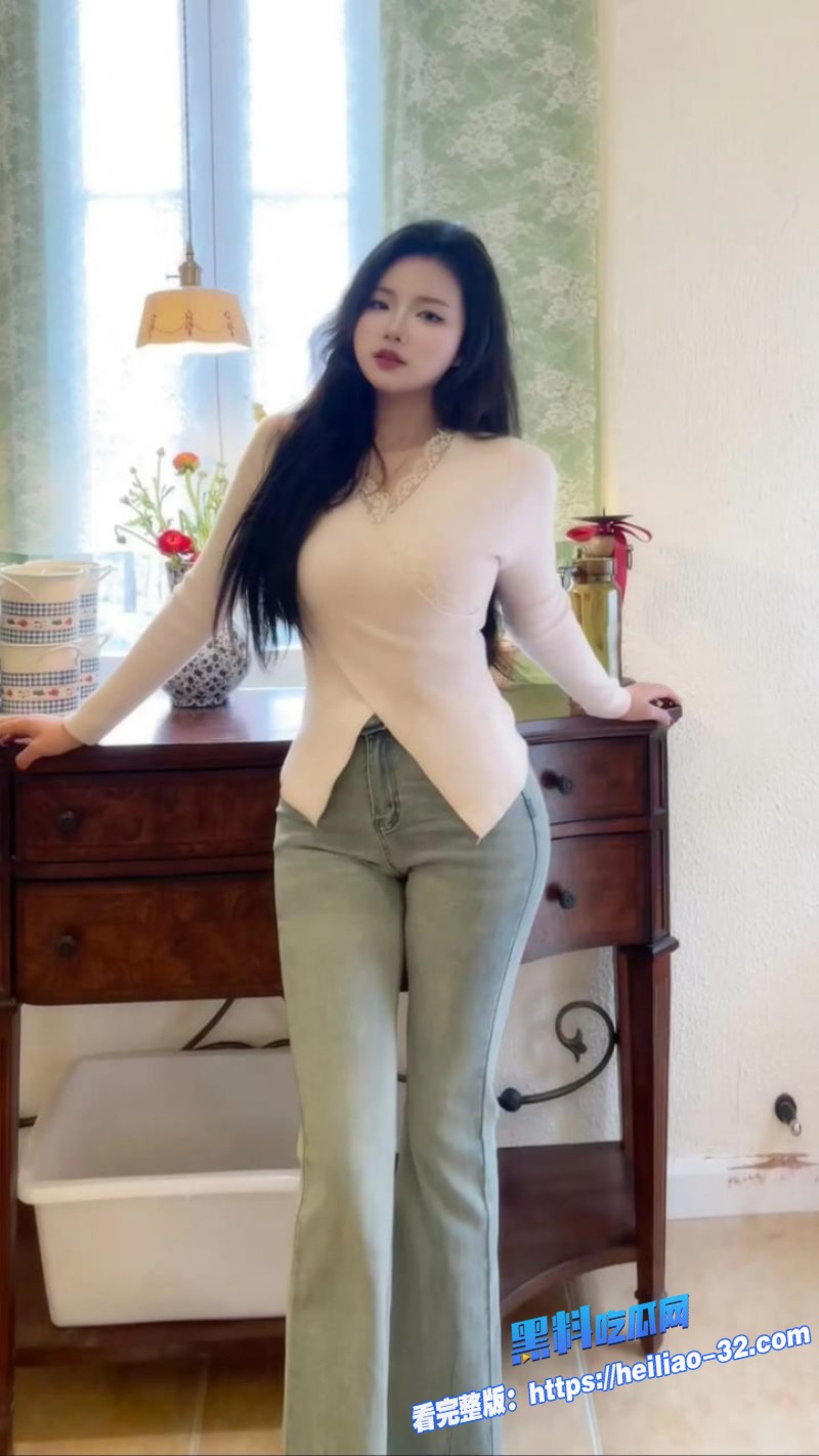 海角乱伦妹妹刚有男友消息传来哥哥怒火中烧直接按倒爆操5