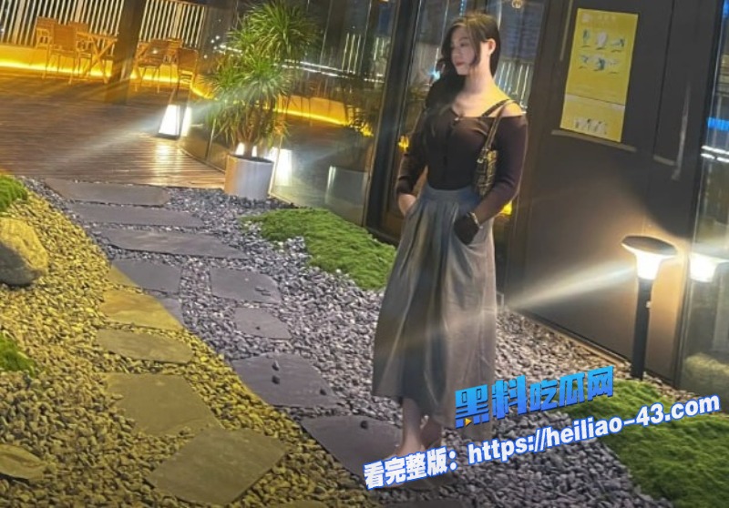 淫荡人妻最爱上位骑乘巨乳上下狂晃淫荡浪叫勾人心魄1