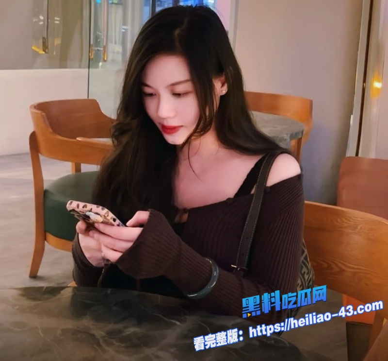 淫荡人妻最爱上位骑乘巨乳上下狂晃淫荡浪叫勾人心魄5