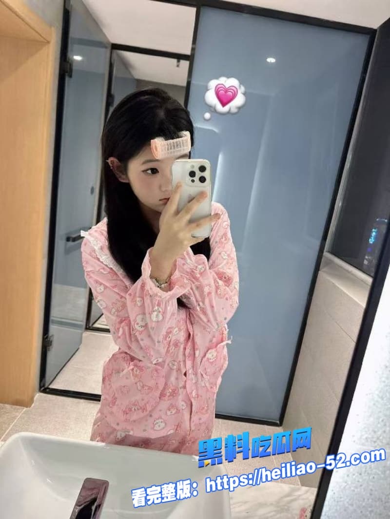 海角姐弟乱伦亲弟在家把姐姐操翻屁股写满骚逼欠操四个大字黑丝口交后入内射太禁忌了 1