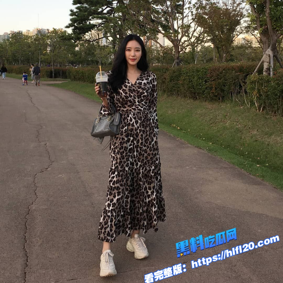 韩国主播网红 HHsize 和金主不雅视频合集曝光 结婚了还给金主爸爸操 真的是贱逼 不愧是棒子！5