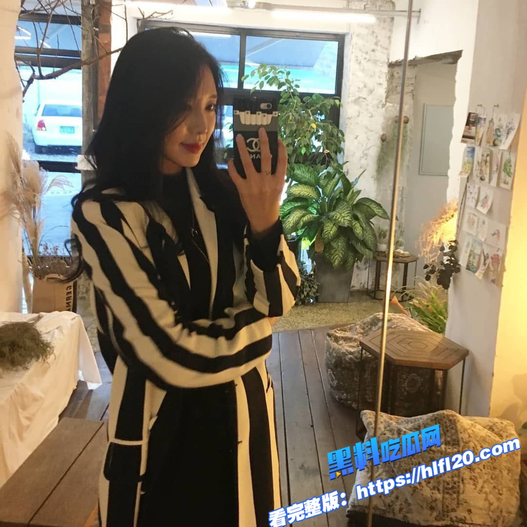 韩国主播网红 HHsize 和金主不雅视频合集曝光 结婚了还给金主爸爸操 真的是贱逼 不愧是棒子！6
