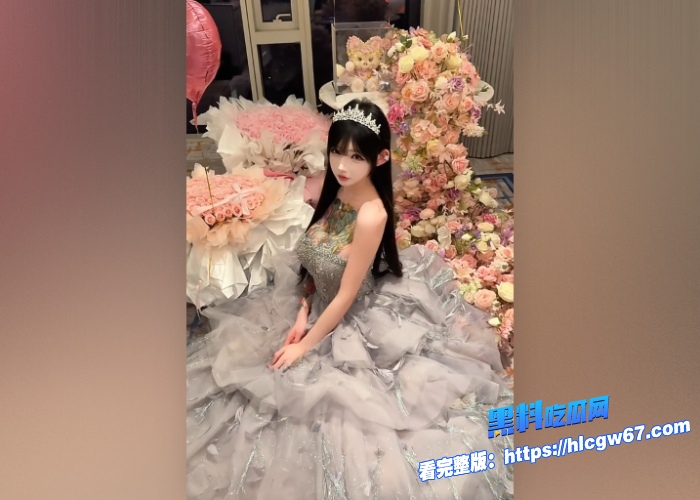 抖音二十万粉丝网红mo你别哭符文战士女神1314高价私密视频流出 跪舔劳斯莱斯金主爸爸绝顶口活性爱啪啪 图3 抖音二十万粉丝网红mo你别哭符文战士女神1314高价私密视频流出 跪舔劳斯莱斯金主爸爸绝顶口活性爱啪啪 图3