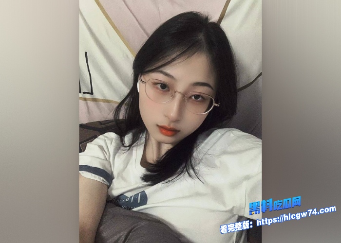 极品露脸眼镜娘女研究生周怡岑与导师性爱视频曝光平常的御姐学霸气质在老师床上荡然无存骚的像个妓女 图1 极品露脸眼镜娘女研究生周怡岑与导师性爱视频曝光平常的御姐学霸气质在老师床上荡然无存骚的像个妓女 图1