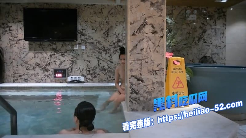 偷拍洗浴会所真实记录流出极品长腿妹子洗澡全过程被偷拍泡沫下翘臀巨乳若隐若现 9