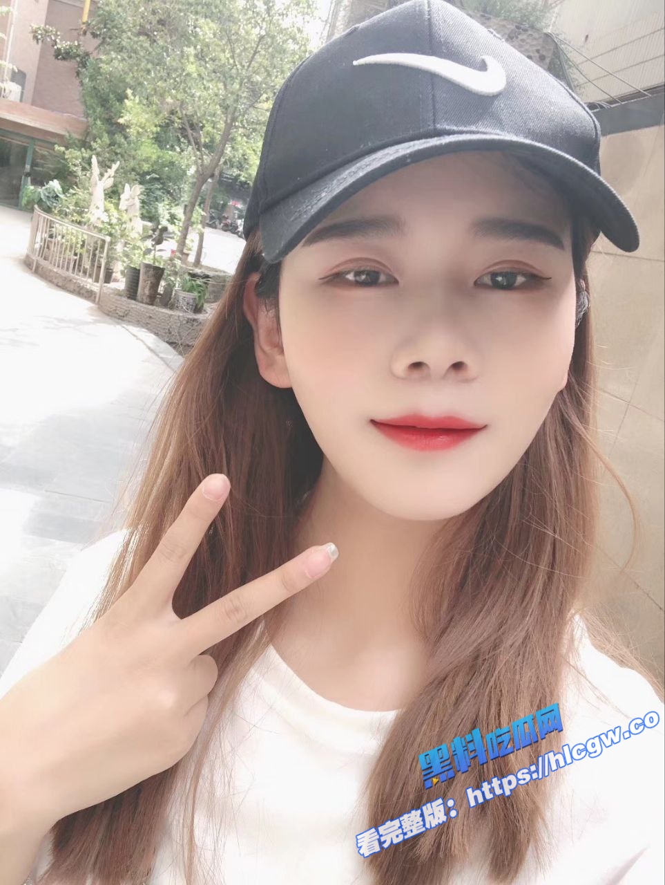 反差婊 表面女神 背地里居然在偷偷做黄播 奶子真的超级大无毛白虎肥穴水超多！1