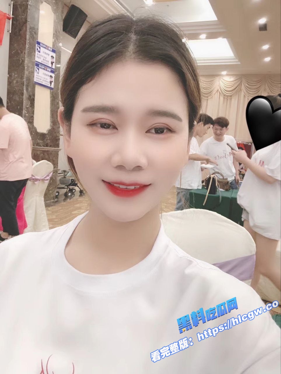 反差婊 表面女神 背地里居然在偷偷做黄播 奶子真的超级大无毛白虎肥穴水超多！5