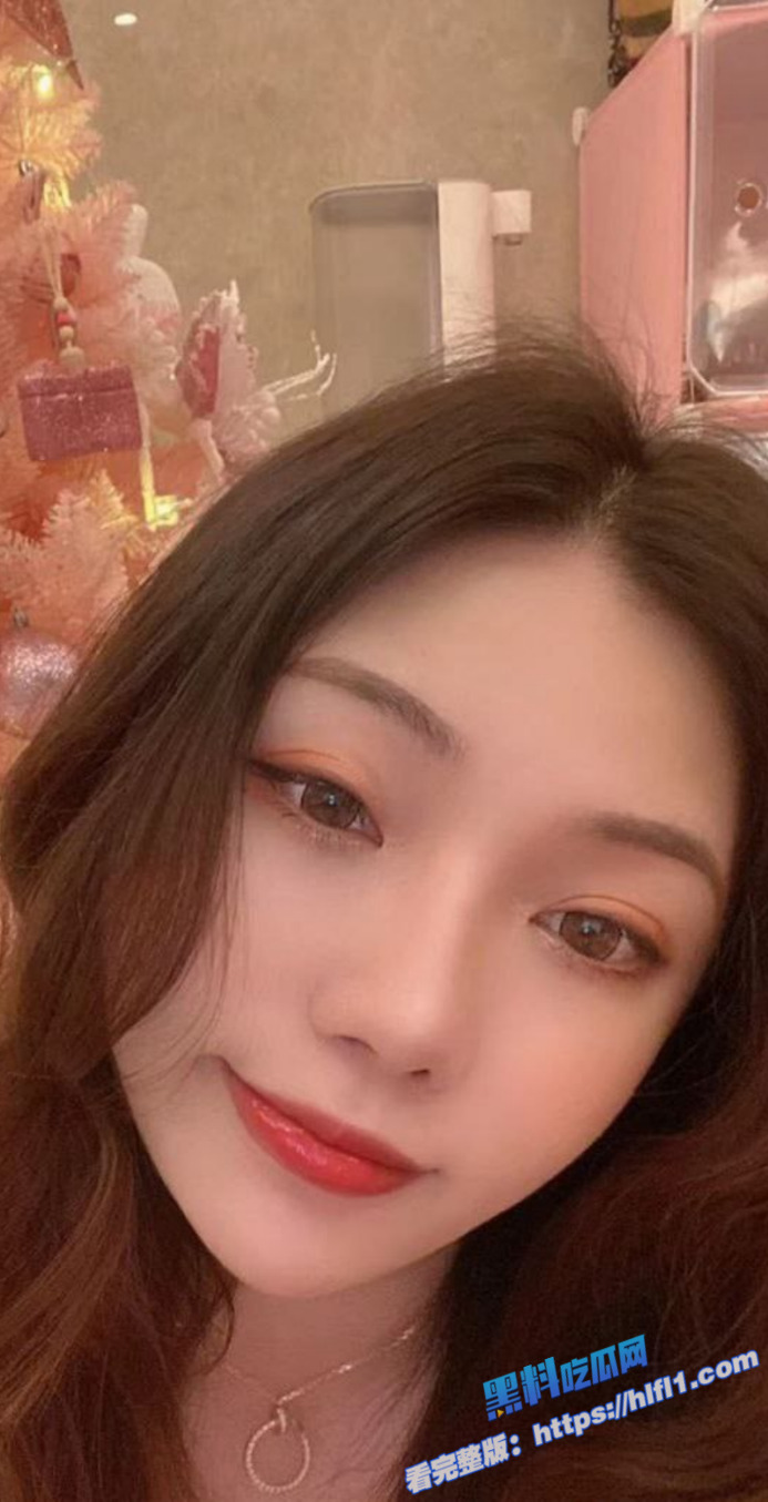 上海已婚人妻 跟同事偷情做爱记录流出 表面高冷 背地里爱吃鸡巴 反差感十足！图3