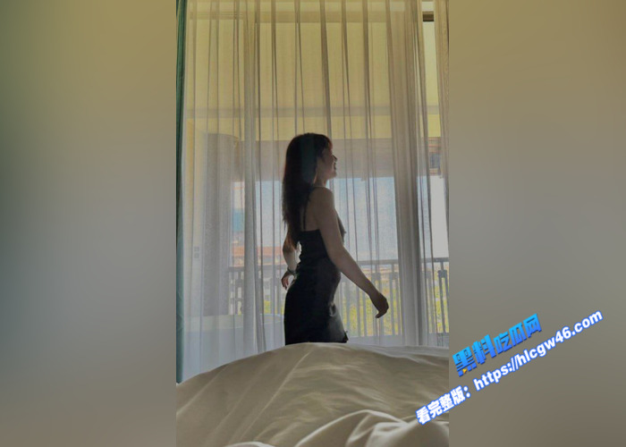 绝顶美少妇 化身骚母狗 一边骑乘大肉棒榨精 一边用震动棒刺激自己的阴蒂 视觉肉体的双重享受4