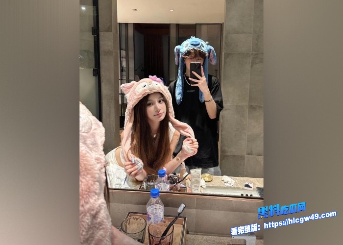 抖音网红 妍妍酱 第二弹！直播PK送跑车加微信 就能线下约炮加自拍摸奶视频 图4