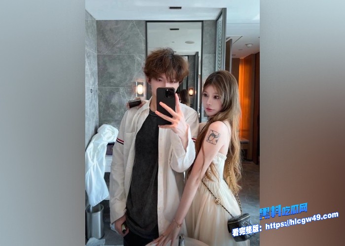 抖音网红 妍妍酱 第二弹！直播PK送跑车加微信 就能线下约炮加自拍摸奶视频 图5