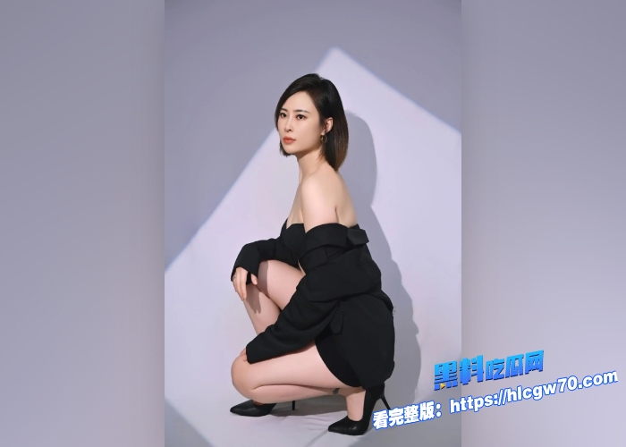 海角乱伦熟女姐姐32岁了穿着开档黑丝出门买东西到家后抱着我不撒手口交伺候无套后入各种姿势被狂干 1