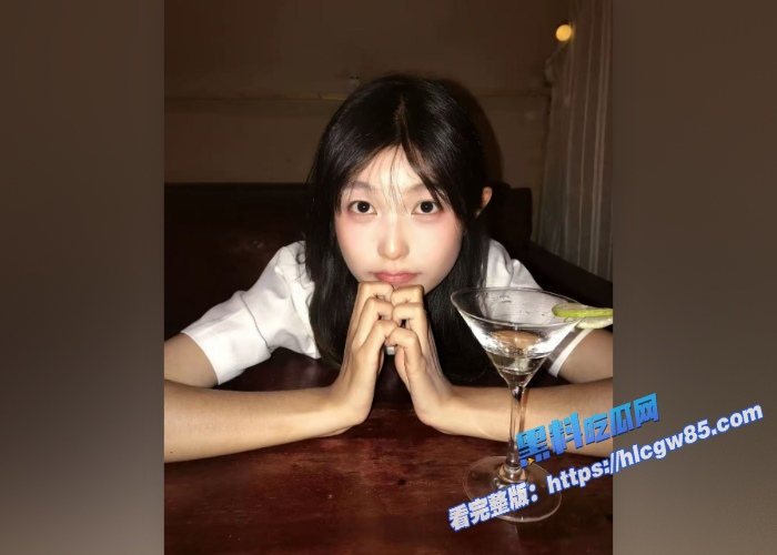 瓜友投稿清纯长相美女露脸性爱视频曝光！极致深喉技巧狂吸巨屌，狂插后入白眼高潮不断！02